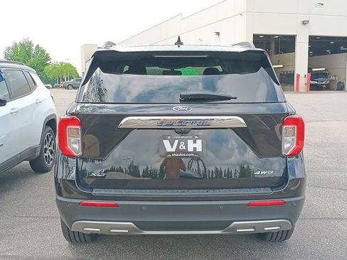 Used 2021 Ford Explorer XLT w/ Equipment Group 202A AWD/4WD image 2