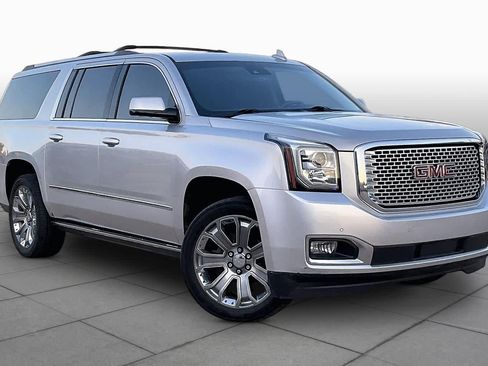 Used 2015 GMC Yukon XL Denali w/ Premium Package AWD/4WD image 2
