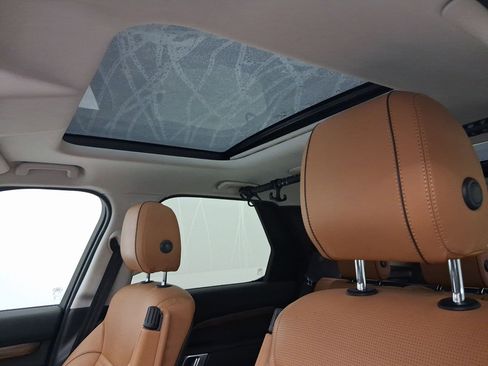 Used 2018 Land Rover Discovery HSE image 14