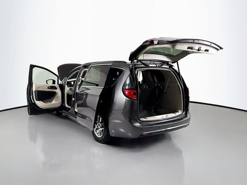 Used 2022 Chrysler Pacifica Touring-L FWD image 21