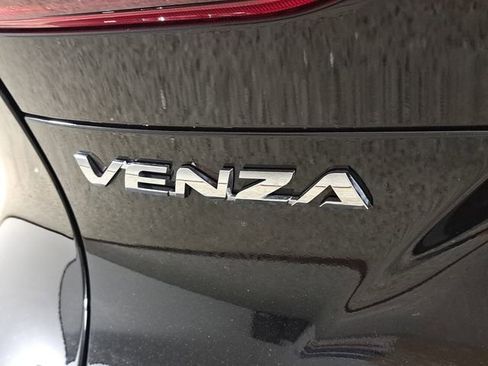 Used 2024 Toyota Venza LE image 9