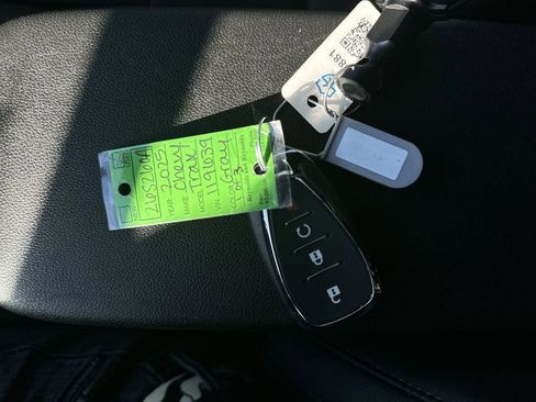 Certified 2025 Chevrolet Trax RS w/ Sunroof Package image 23