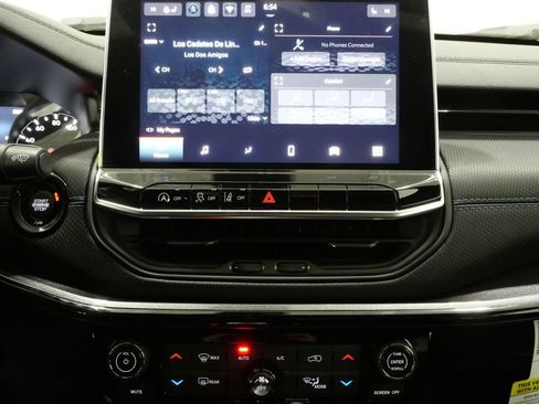 New 2026 Jeep Compass Latitude image 19