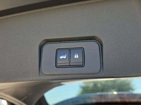 Certified 2025 Nissan Rogue SV FWD image 11