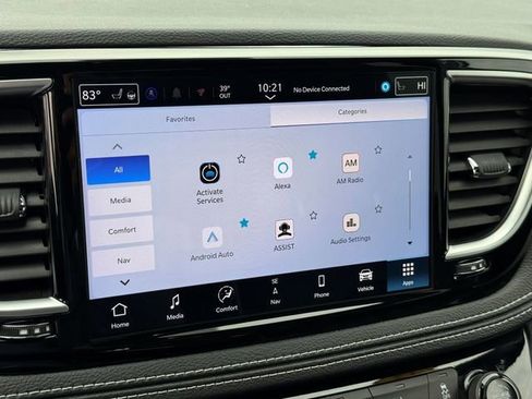 Used 2026 Chrysler Pacifica Limited image 32