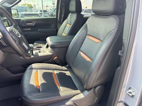 Used 2025 GMC Sierra 1500 AT4 w/ Technology Package AWD/4WD image 29