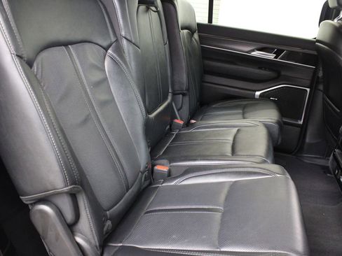 Used 2024 Jeep Wagoneer L Series II image 22