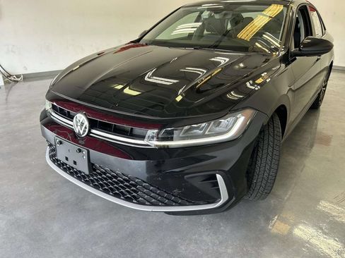 Used 2025 Volkswagen Jetta SE FWD image 7