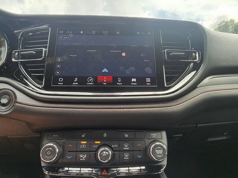 Used 2025 Dodge Durango GT AWD/4WD image 36