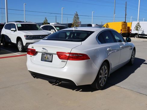 Used 2019 Jaguar XE Premium image 5