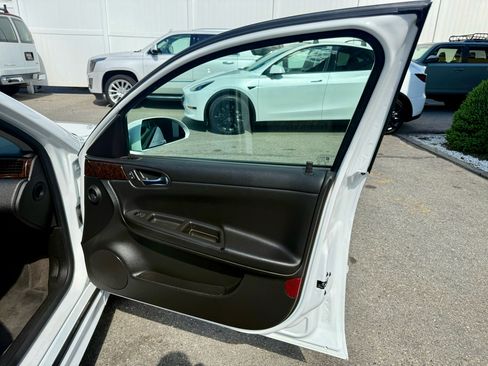 Used 2014 Chevrolet Impala LT w/ LT Sunroof Package image 23