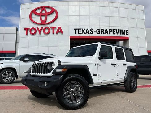 Used 2025 Jeep Wrangler Sport S image 2