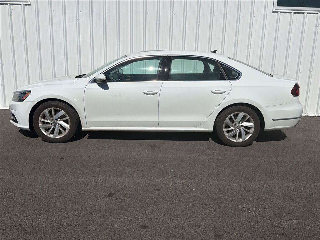 Used 2018 Volkswagen Passat 2.0T SE FWD image 4