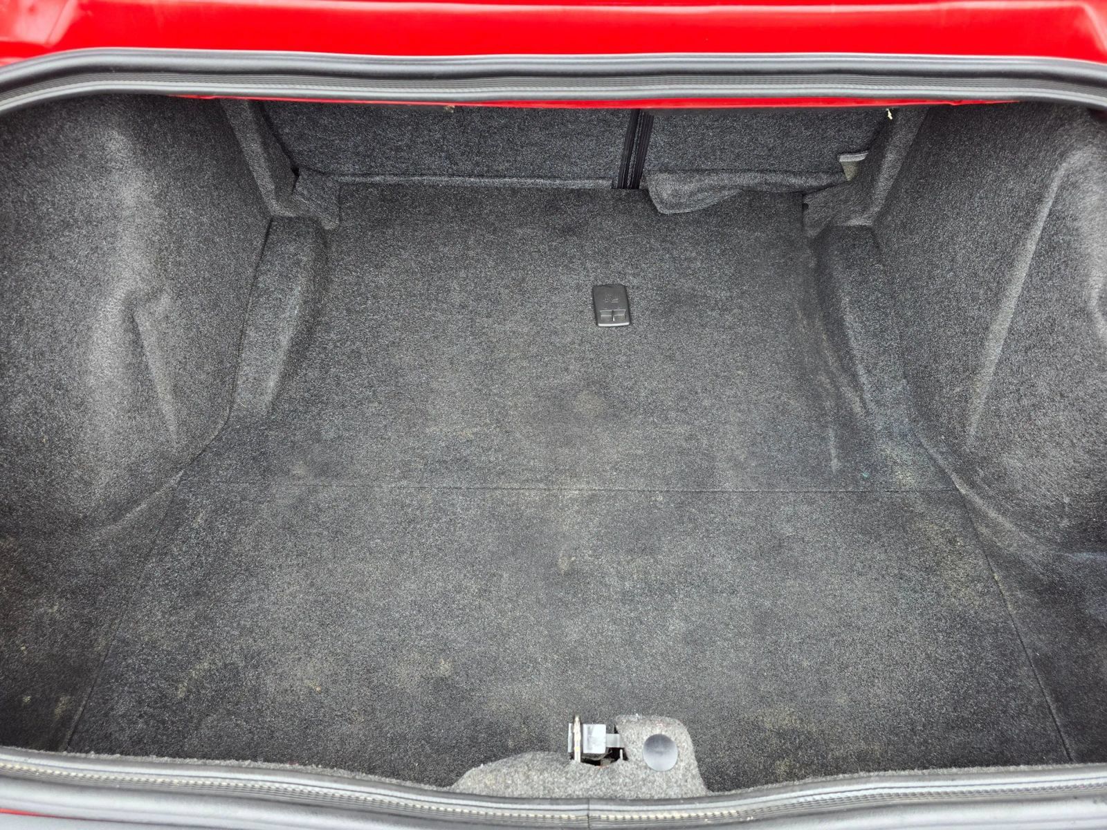 Used 2014 Dodge Challenger SXT RWD image 13
