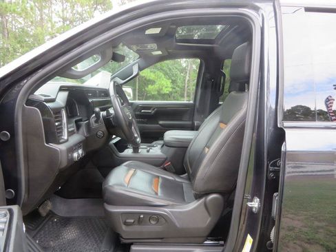 Used 2024 GMC Sierra 1500 AT4 w/ Technology Package AWD/4WD image 11