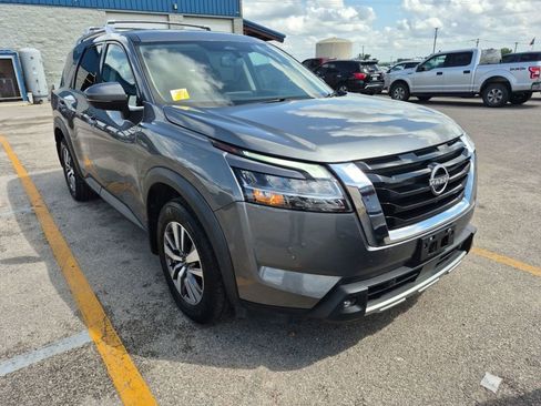Used 2022 Nissan Pathfinder SL AWD/4WD image 1