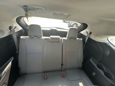 Used 2023 Toyota Highlander LE FWD image 29