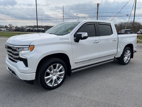 Used 2023 Chevrolet Silverado 1500 High Country w/ High Country Premium Package AWD/4WD image 3