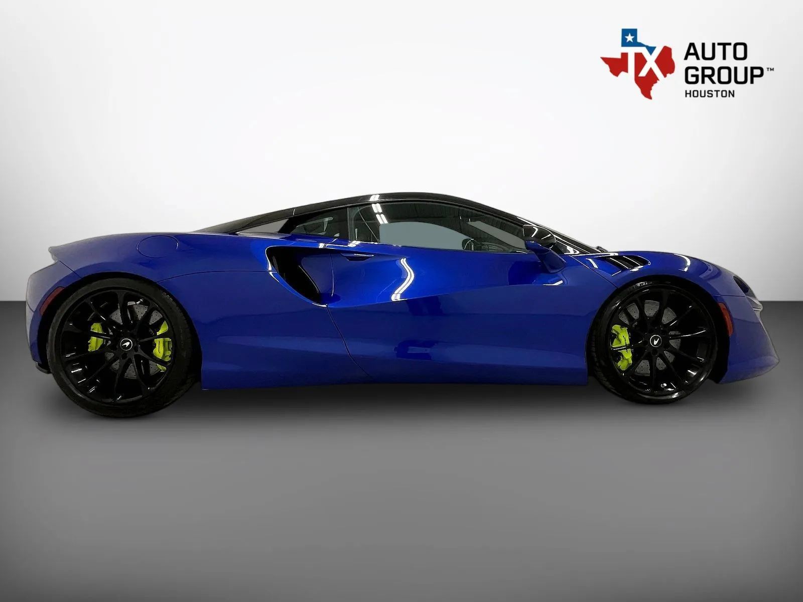 Used 2023 McLaren Artura RWD image 6