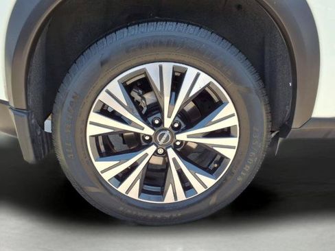 Certified 2023 Nissan Rogue SV FWD image 9