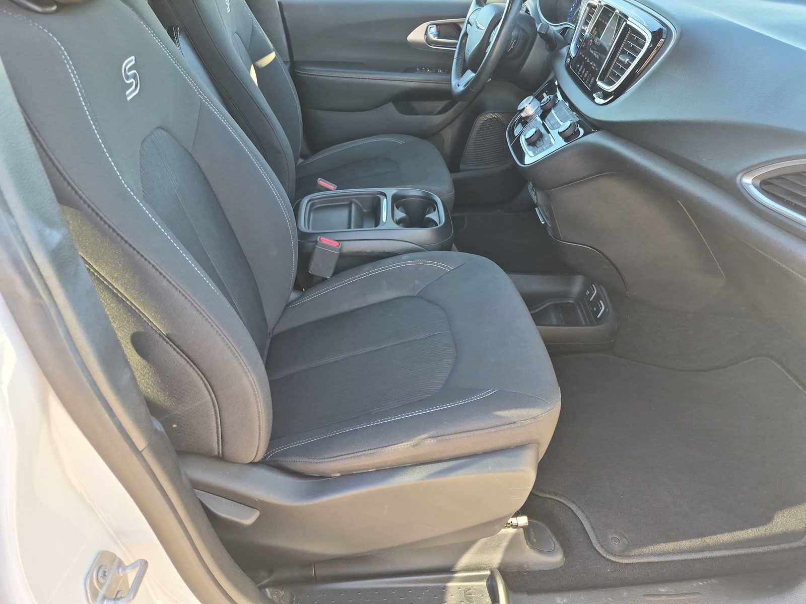 Used 2019 Chrysler Pacifica Touring Plus w/ S Appearance Package FWD image 21