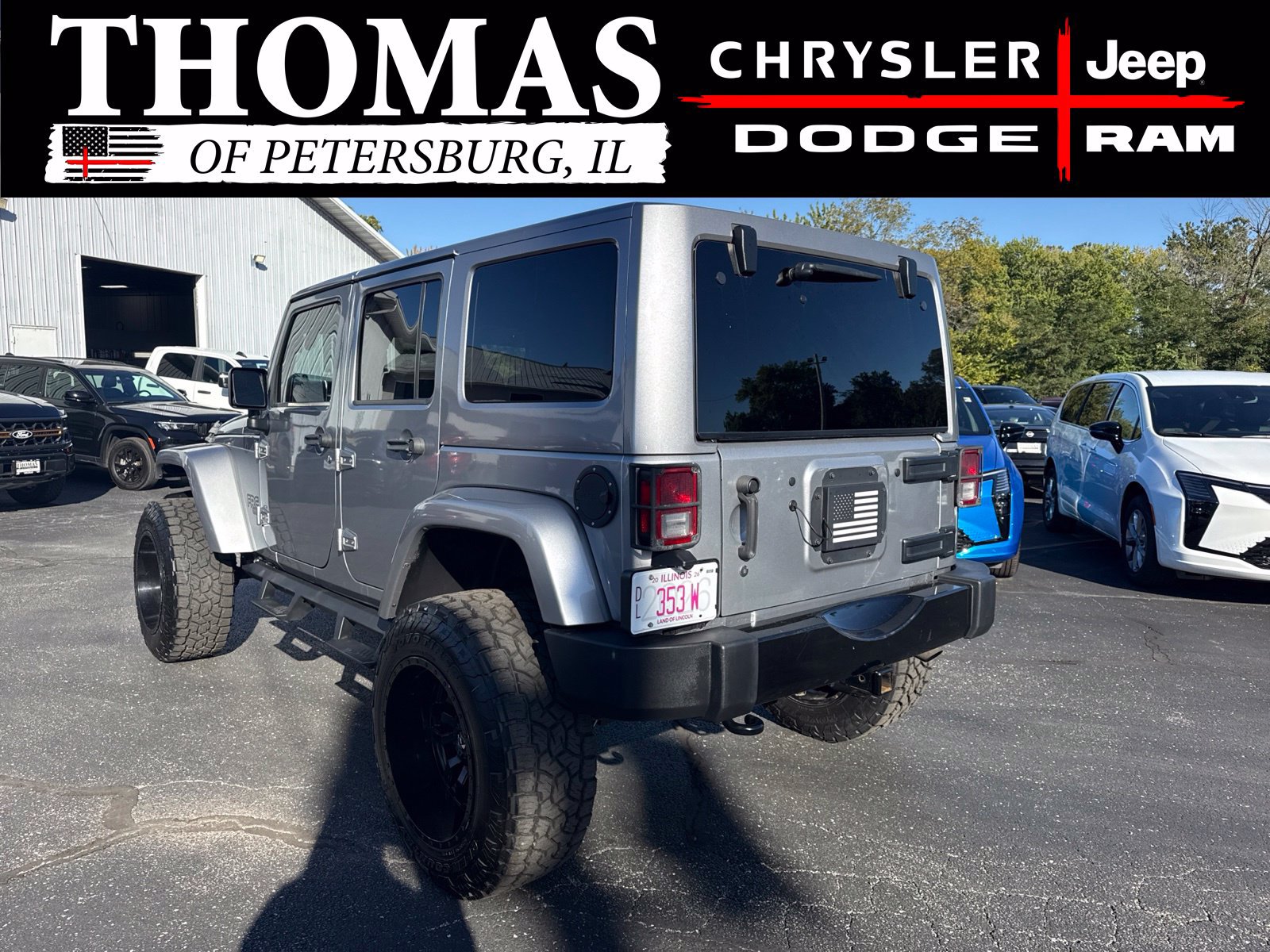 Used 2018 Jeep Wrangler Unlimited Sahara w/ Dual Top Group AWD/4WD image 5