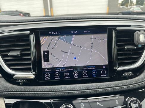 Used 2018 Chrysler Pacifica Limited FWD image 13