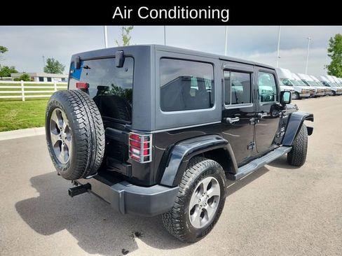 Used 2018 Jeep Wrangler Unlimited Sahara AWD/4WD image 9