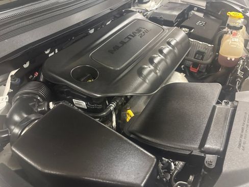 Used 2020 Jeep Cherokee Latitude Plus w/ Cold Weather Group AWD/4WD image 40