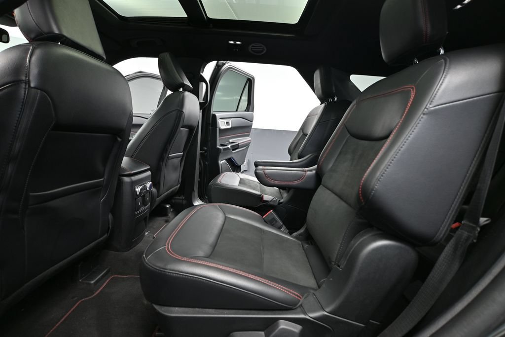 Used 2023 Ford Explorer ST-Line AWD/4WD image 34
