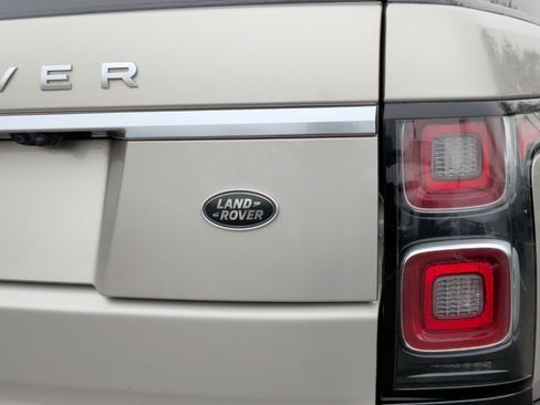 Used 2020 Land Rover Range Rover HSE image 11