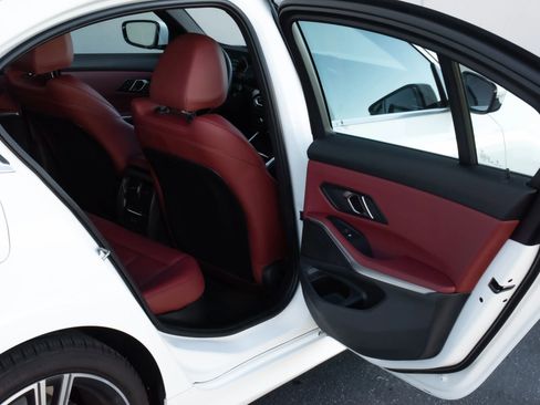 Used 2024 BMW 330i Sedan w/ Premium Package image 25