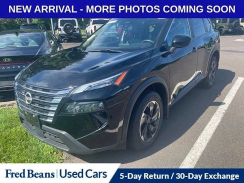 Used 2024 Nissan Rogue SV w/ SV Premium Package AWD/4WD image 3