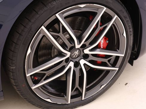 Used 2020 Maserati Quattroporte GTS GranLusso image 12