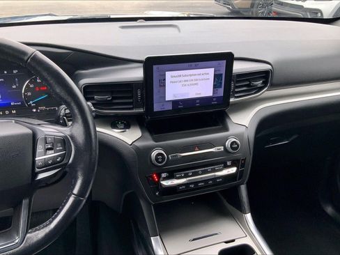 Used 2020 Ford Explorer XLT w/ Equipment Group 202A image 6