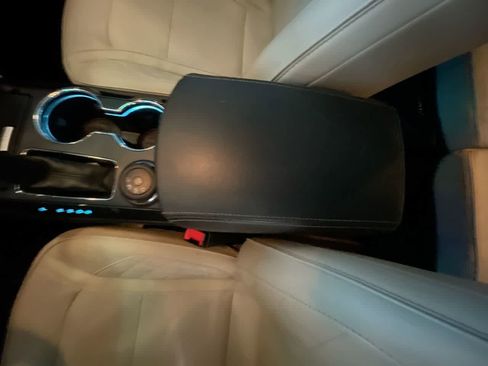 Used 2016 Ford Explorer Platinum image 21