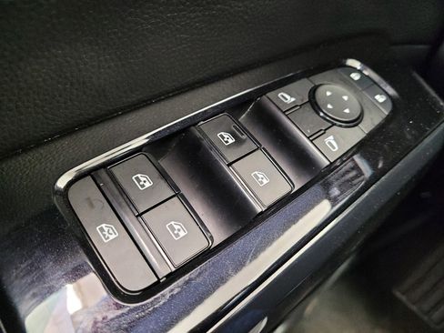 Used 2022 Nissan Pathfinder SV AWD/4WD image 27