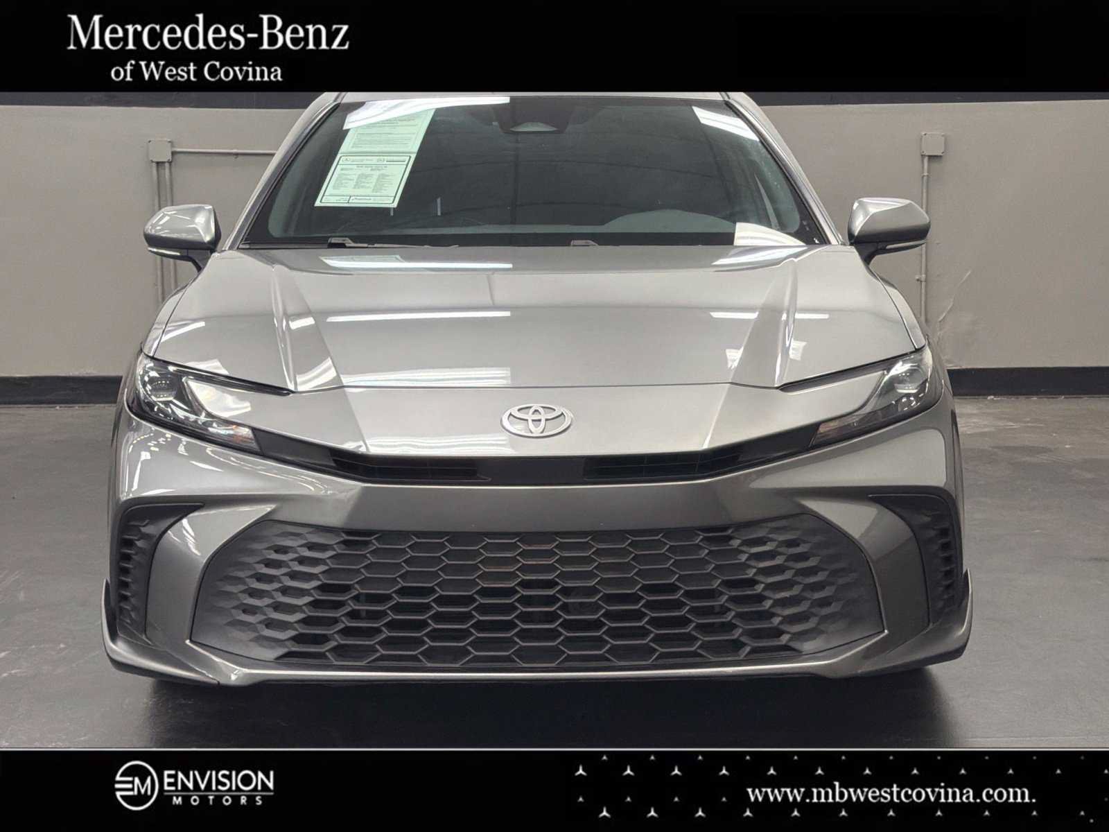 Used 2025 Toyota Camry SE FWD image 4