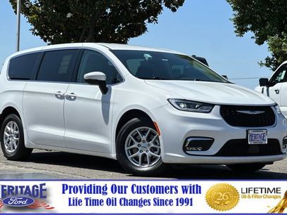 Used 2023 Chrysler Pacifica Touring-L