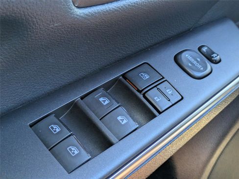 Used 2016 Toyota Camry SE w/ Moonroof Package FWD image 25