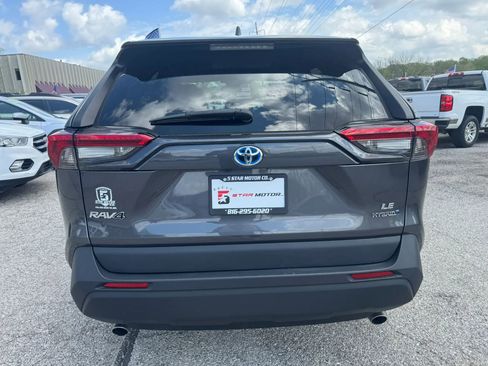 Used 2021 Toyota RAV4 LE AWD/4WD image 4