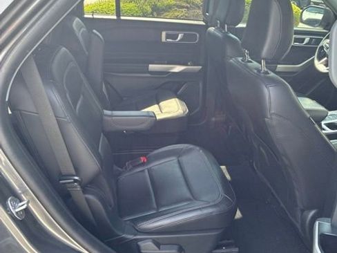 Used 2022 Ford Explorer XLT w/ Equipment Group 202A AWD/4WD image 7