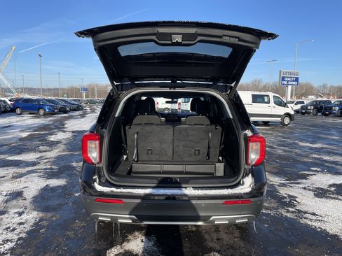 Used 2023 Ford Explorer XLT w/ Equipment Group 202A image 5