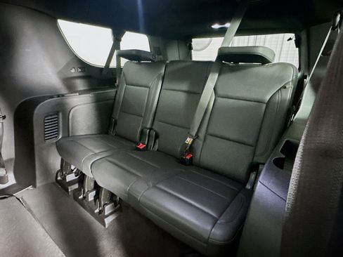 Used 2024 Chevrolet Suburban LT image 28