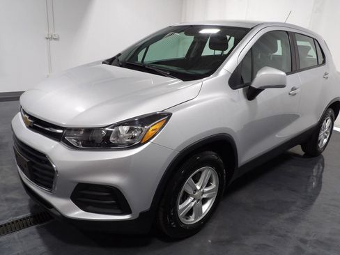 Used 2021 Chevrolet Trax LS image 3