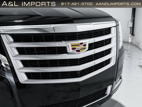 Used 2019 Cadillac Escalade Luxury image 14