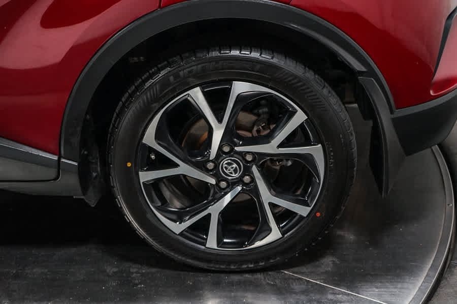 Used 2018 Toyota C-HR XLE FWD image 11