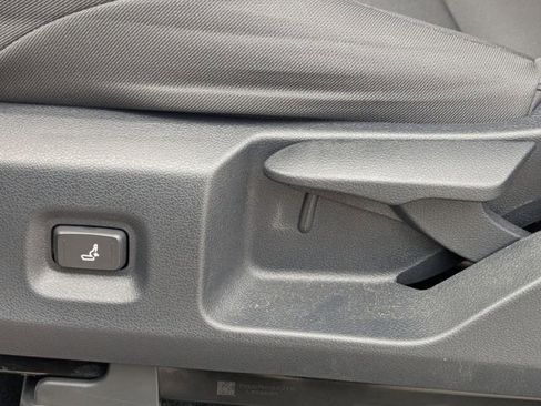Certified 2025 Toyota Tacoma SR5 AWD/4WD image 15