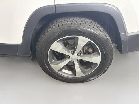 Used 2020 Jeep Cherokee Limited AWD/4WD image 11