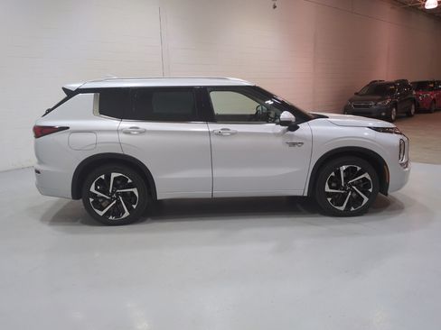 Used 2023 Mitsubishi Outlander SEL AWD/4WD image 4